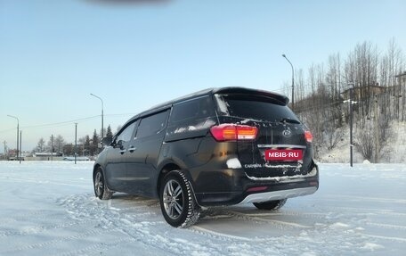 KIA Carnival III, 2016 год, 2 400 000 рублей, 7 фотография