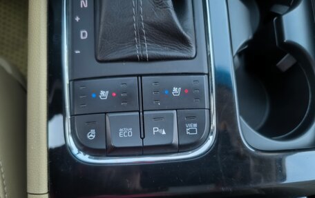 KIA Carnival III, 2016 год, 2 400 000 рублей, 17 фотография