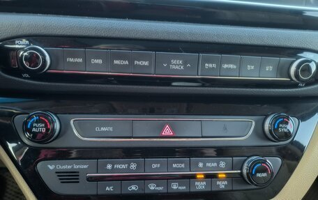 KIA Carnival III, 2016 год, 2 400 000 рублей, 15 фотография