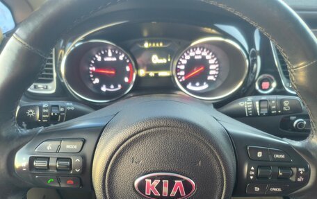 KIA Carnival III, 2016 год, 2 400 000 рублей, 16 фотография