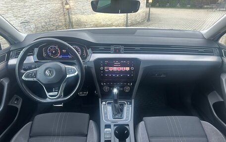 Volkswagen Passat B8 рестайлинг, 2020 год, 3 700 000 рублей, 18 фотография