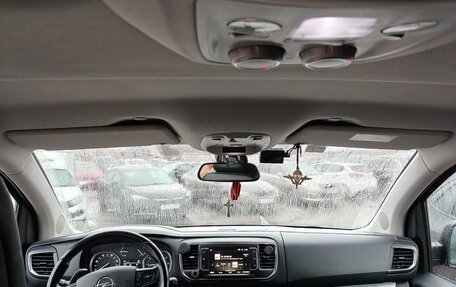 Opel Zafira Life I, 2020 год, 2 900 000 рублей, 11 фотография