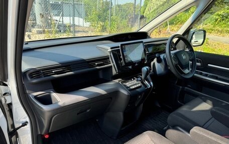 Honda Stepwgn IV, 2021 год, 1 850 000 рублей, 17 фотография