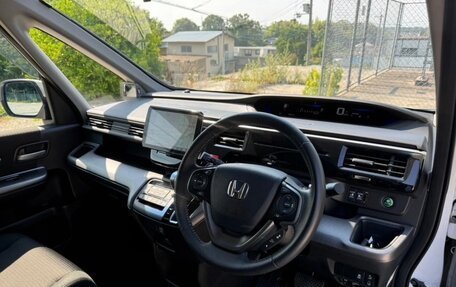 Honda Stepwgn IV, 2021 год, 1 850 000 рублей, 10 фотография