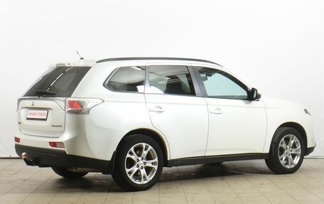 Mitsubishi Outlander III рестайлинг 3, 2014 год, 1 349 000 рублей, 4 фотография