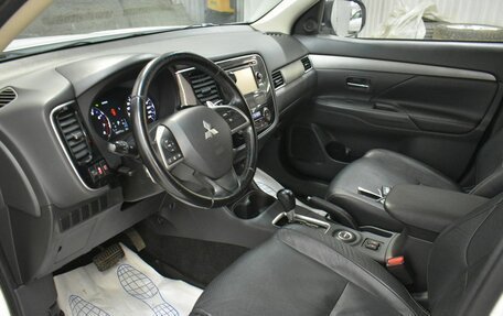 Mitsubishi Outlander III рестайлинг 3, 2014 год, 1 349 000 рублей, 7 фотография