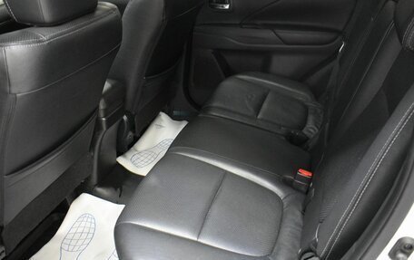 Mitsubishi Outlander III рестайлинг 3, 2014 год, 1 349 000 рублей, 14 фотография