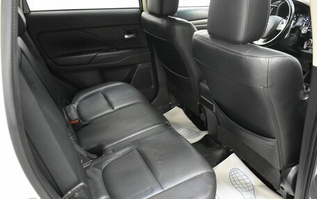 Mitsubishi Outlander III рестайлинг 3, 2014 год, 1 349 000 рублей, 15 фотография