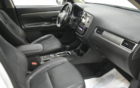 Mitsubishi Outlander III рестайлинг 3, 2014 год, 1 349 000 рублей, 12 фотография