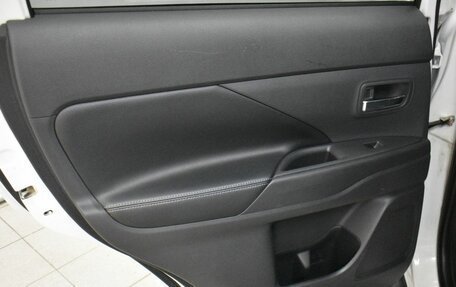 Mitsubishi Outlander III рестайлинг 3, 2014 год, 1 349 000 рублей, 13 фотография