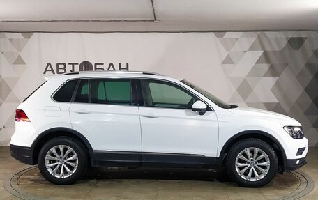 Volkswagen Tiguan II, 2017 год, 2 499 000 рублей, 6 фотография