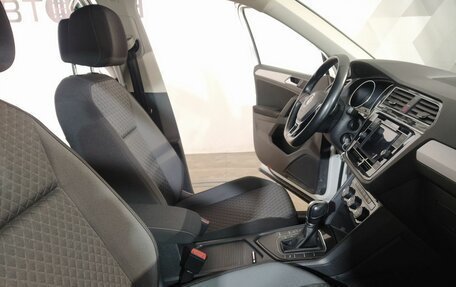 Volkswagen Tiguan II, 2017 год, 2 499 000 рублей, 17 фотография