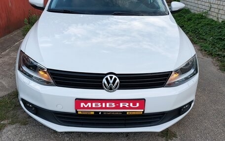 Volkswagen Jetta VI, 2013 год, 925 000 рублей, 2 фотография