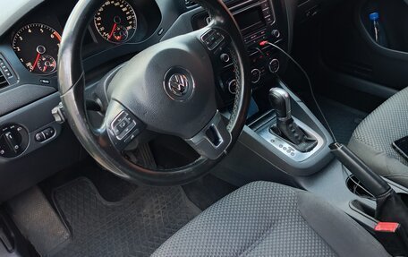 Volkswagen Jetta VI, 2013 год, 925 000 рублей, 15 фотография