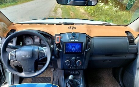 Isuzu D-Max II, 2019 год, 3 200 000 рублей, 6 фотография