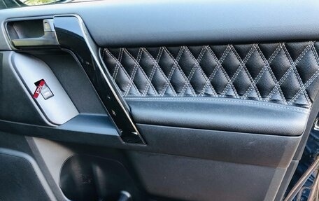 Toyota Land Cruiser Prado 150 рестайлинг 2, 2019 год, 4 460 000 рублей, 6 фотография