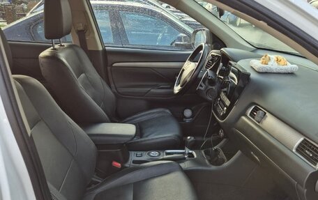 Mitsubishi Outlander III рестайлинг 3, 2014 год, 1 520 000 рублей, 6 фотография