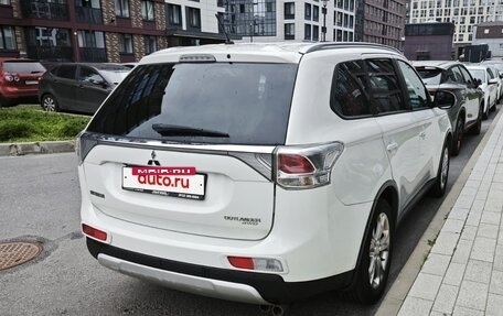 Mitsubishi Outlander III рестайлинг 3, 2014 год, 1 520 000 рублей, 5 фотография