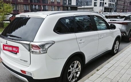 Mitsubishi Outlander III рестайлинг 3, 2014 год, 1 520 000 рублей, 4 фотография