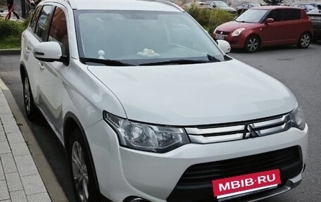 Mitsubishi Outlander III рестайлинг 3, 2014 год, 1 520 000 рублей, 2 фотография
