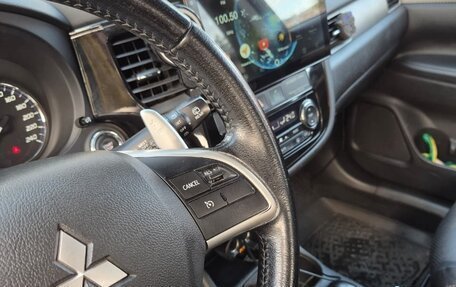 Mitsubishi Outlander III рестайлинг 3, 2014 год, 1 520 000 рублей, 13 фотография