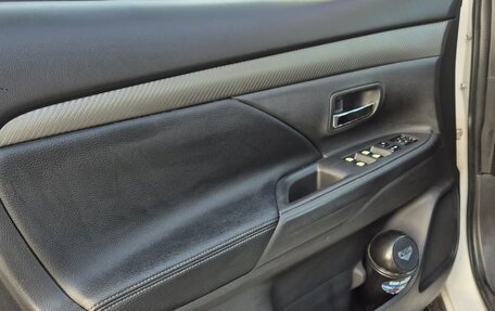 Mitsubishi Outlander III рестайлинг 3, 2014 год, 1 520 000 рублей, 15 фотография