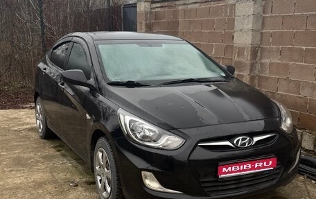 Hyundai Solaris II рестайлинг, 2012 год, 850 000 рублей, 1 фотография