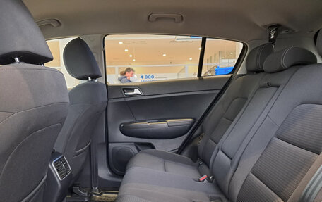 KIA Sportage IV рестайлинг, 2018 год, 2 299 000 рублей, 15 фотография