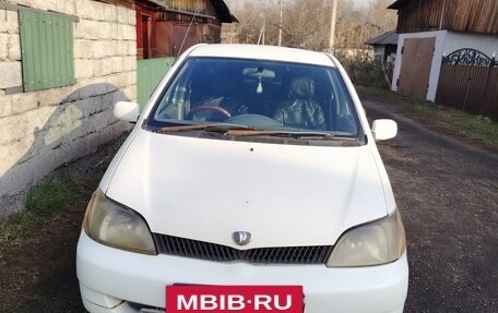 Toyota Platz, 2000 год, 250 000 рублей, 3 фотография