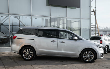 KIA Carnival III, 2017 год, 2 198 000 рублей, 6 фотография