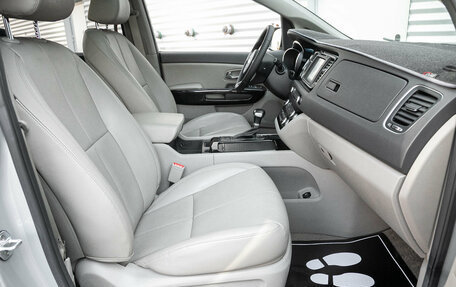 KIA Carnival III, 2017 год, 2 198 000 рублей, 21 фотография