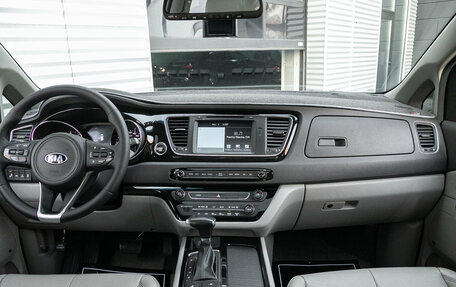 KIA Carnival III, 2017 год, 2 198 000 рублей, 19 фотография