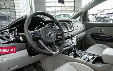 KIA Carnival III, 2017 год, 2 198 000 рублей, 12 фотография
