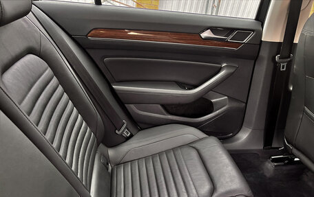 Volkswagen Passat B8 рестайлинг, 2019 год, 2 400 000 рублей, 23 фотография