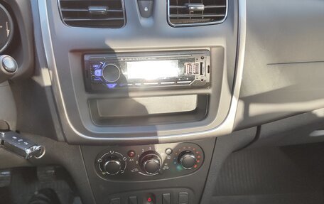 Renault Logan II, 2020 год, 600 000 рублей, 6 фотография