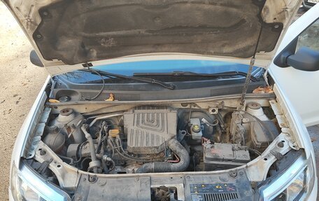 Renault Logan II, 2020 год, 600 000 рублей, 24 фотография