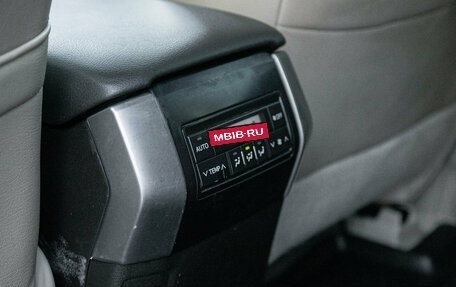 Toyota Land Cruiser Prado 150 рестайлинг 2, 2010 год, 2 625 000 рублей, 14 фотография