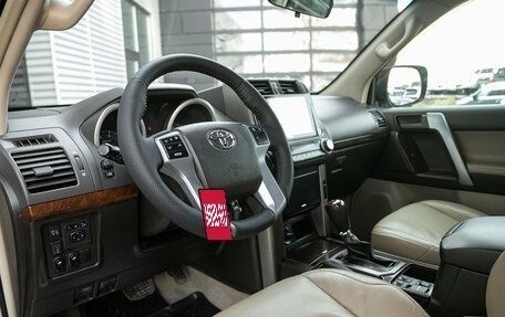 Toyota Land Cruiser Prado 150 рестайлинг 2, 2010 год, 2 625 000 рублей, 13 фотография