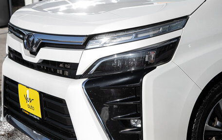 Toyota Voxy III, 2018 год, 2 248 000 рублей, 3 фотография