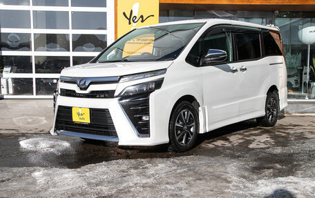 Toyota Voxy III, 2018 год, 2 248 000 рублей, 2 фотография