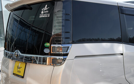 Toyota Voxy III, 2018 год, 2 248 000 рублей, 7 фотография