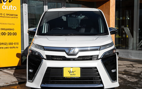 Toyota Voxy III, 2018 год, 2 248 000 рублей, 4 фотография