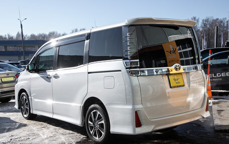 Toyota Voxy III, 2018 год, 2 248 000 рублей, 9 фотография