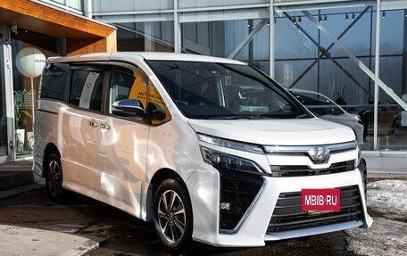 Toyota Voxy III, 2018 год, 2 248 000 рублей, 5 фотография