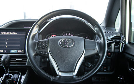 Toyota Voxy III, 2018 год, 2 248 000 рублей, 13 фотография