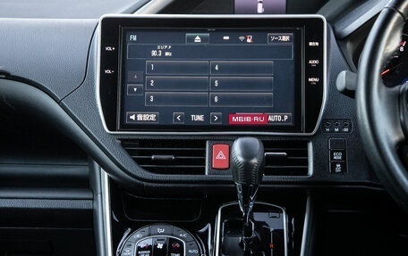 Toyota Voxy III, 2018 год, 2 248 000 рублей, 15 фотография