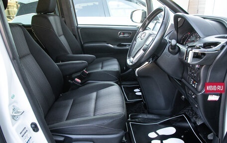 Toyota Voxy III, 2018 год, 2 248 000 рублей, 17 фотография