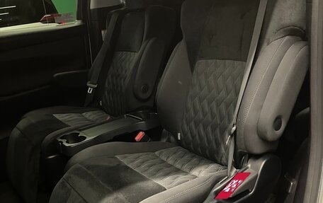 Toyota Alphard III, 2019 год, 4 190 000 рублей, 20 фотография