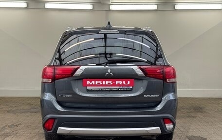 Mitsubishi Outlander III рестайлинг 3, 2018 год, 2 345 000 рублей, 4 фотография