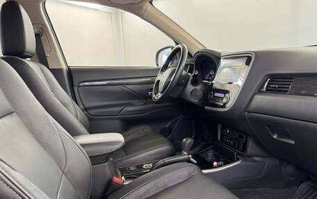 Mitsubishi Outlander III рестайлинг 3, 2018 год, 2 345 000 рублей, 13 фотография